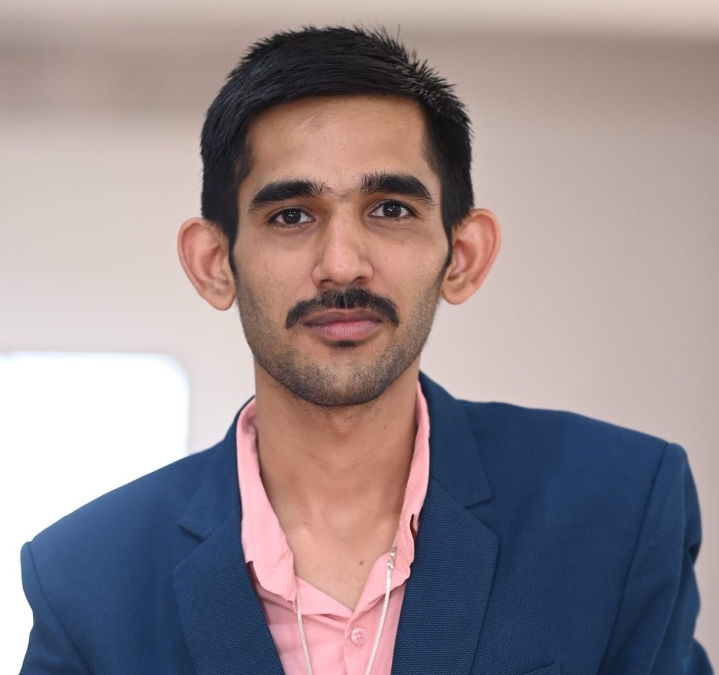 Gajanan, Associate